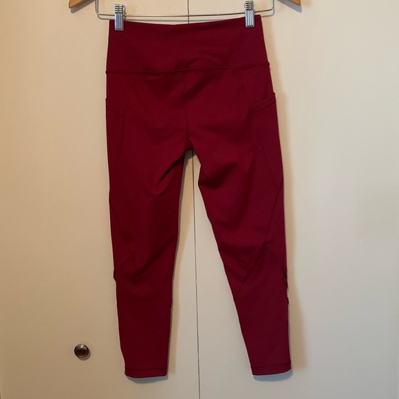 Victoria’s Secret Sport Knockout Lace Side Capris Leggings Size XS - Picture 8 of 10